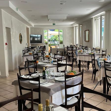 Hotel Monti Riccione Zewnętrze zdjęcie