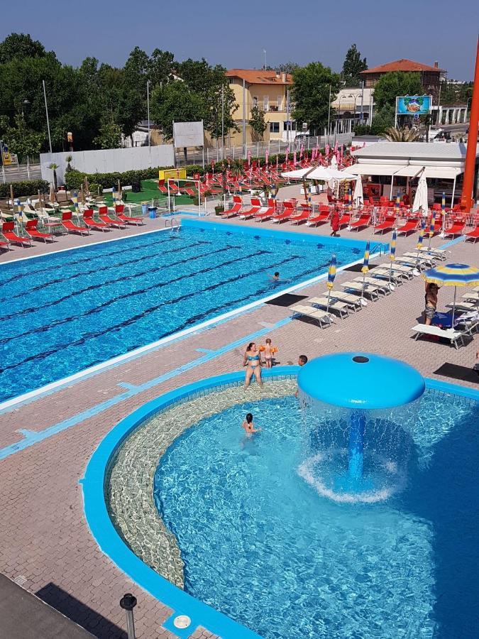 Hotel Monti Riccione Zewnętrze zdjęcie