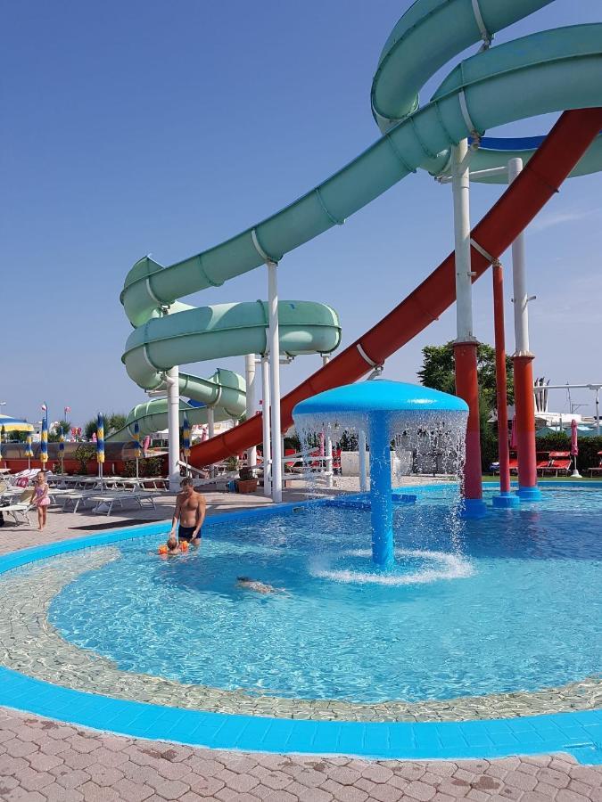 Hotel Monti Riccione Zewnętrze zdjęcie