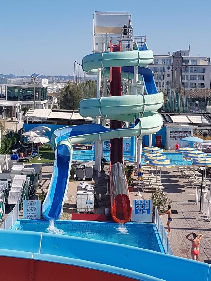 Hotel Monti Riccione Zewnętrze zdjęcie