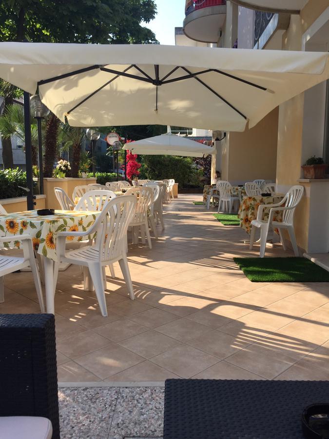 Hotel Monti Riccione Zewnętrze zdjęcie