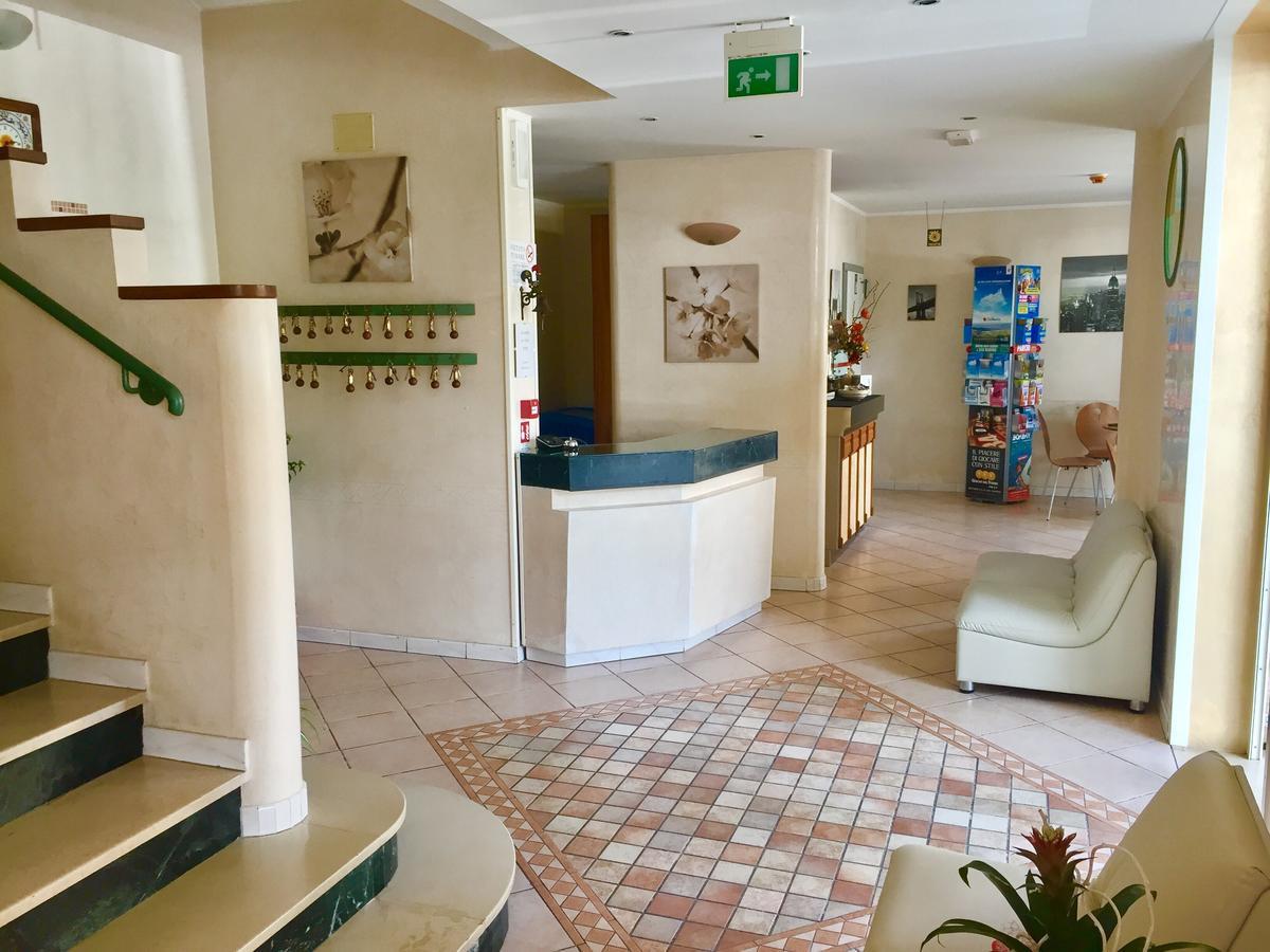 Hotel Monti Riccione Zewnętrze zdjęcie