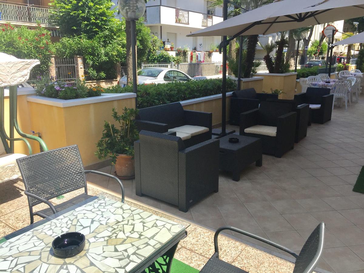 Hotel Monti Riccione Zewnętrze zdjęcie