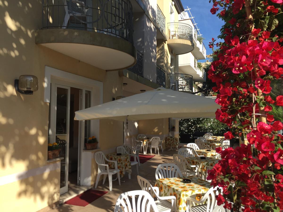 Hotel Monti Riccione Zewnętrze zdjęcie