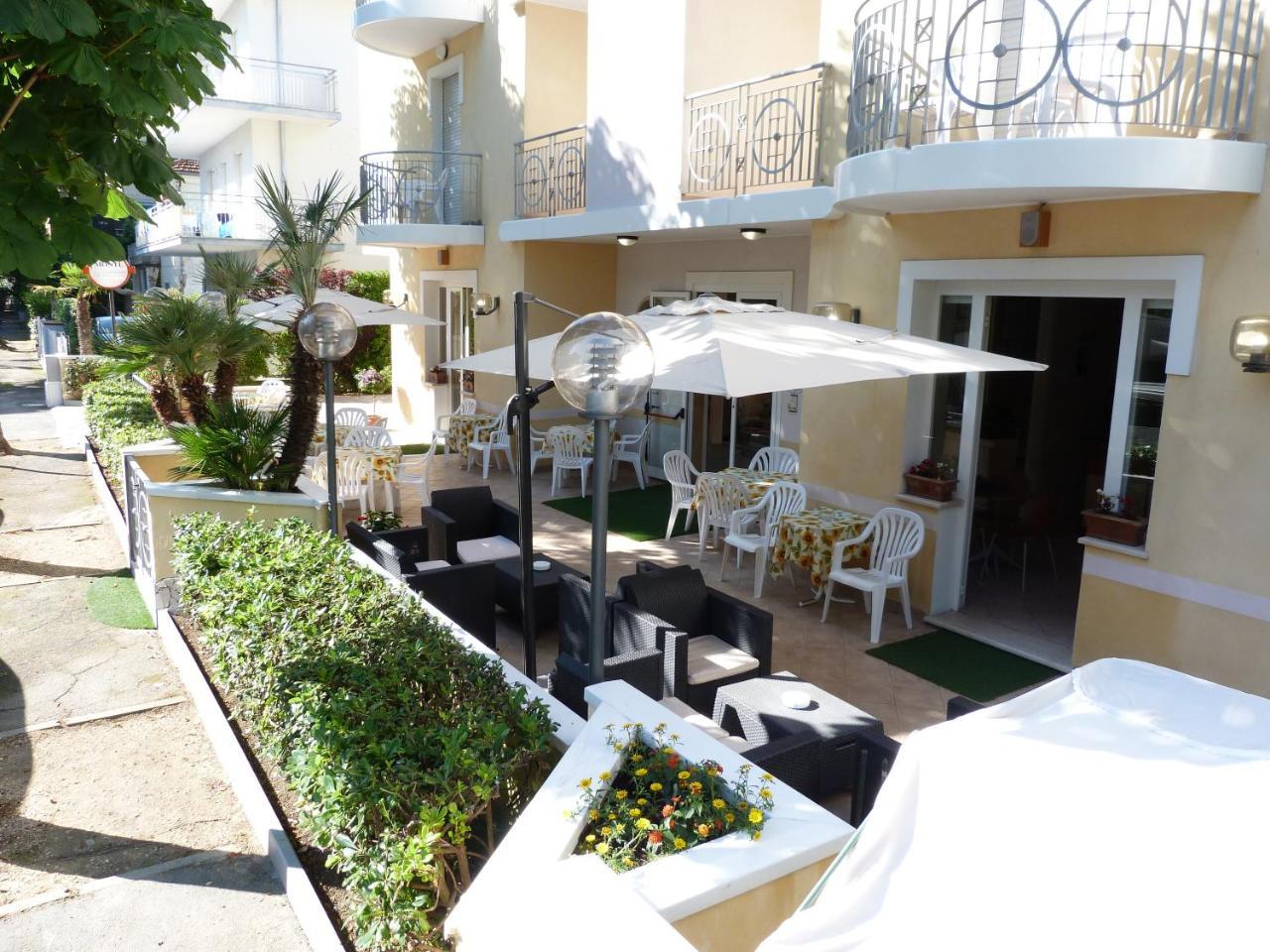 Hotel Monti Riccione Zewnętrze zdjęcie