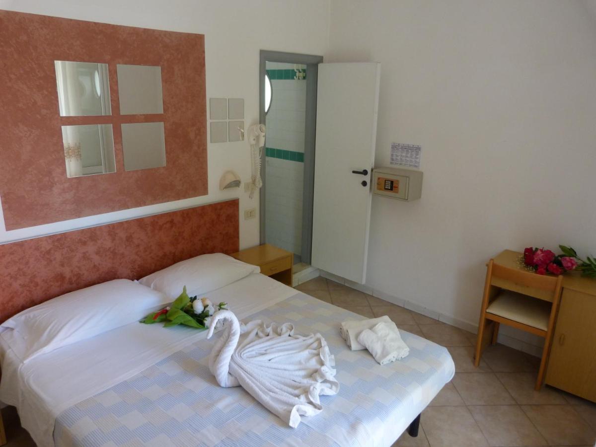 Hotel Monti Riccione Zewnętrze zdjęcie